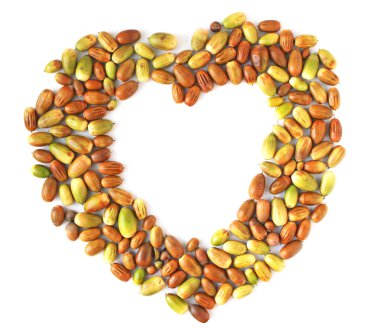 Kalp şeklinde meşe palamutları düz lay