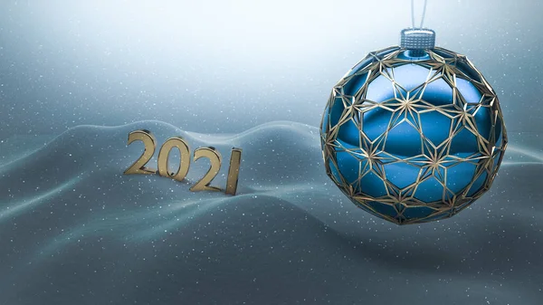 Bir mavi noel balosu, karlı zeminde asılı duran altın süslemelerle dolu. Arka plandaki karın üzerinde duran altından yapılmış 2021 yılı. Mutlu yıllar 2021, mutlu noeller..
