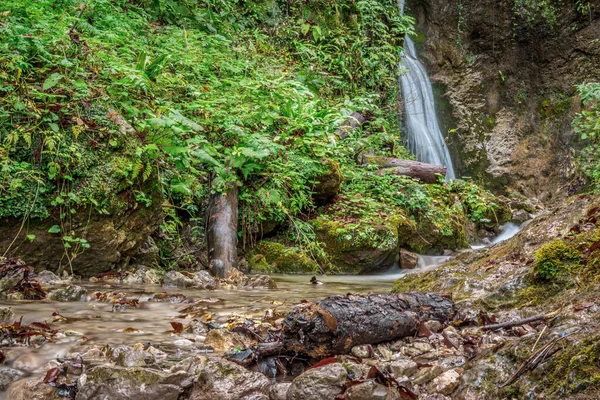 Vista Panorámica Río Breganica Colorida Cascada Fondo Cerinski Vir Samoborsko — Foto de Stock