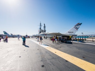 San Diego, Amerika - 19 Eylül: Eylül'de Uss Midway Ziyaretçiler