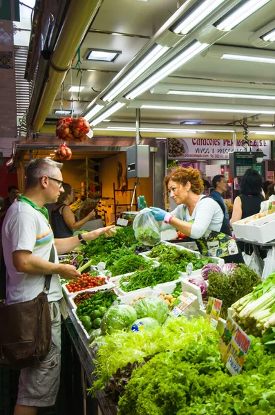 Valencia、 西班牙-7 月 14 日: 在结肠市场购物。Bui — 图库照片