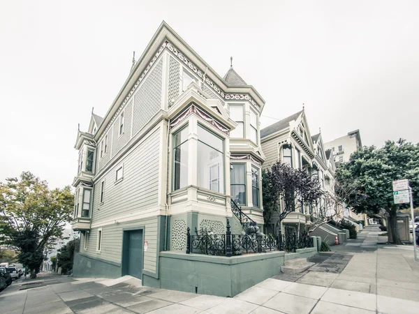 SAN FRANCISCO, EE.UU. - 14 DE SEPTIEMBRE: Alamo Square el 14 de septiembre , — Foto de Stock