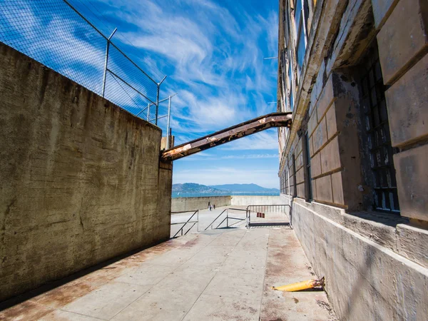 SAN FRANCISCO, USA - SEPTEMBER 15: Alcatraz Penitentiary on Sept — Stock Photo, Image