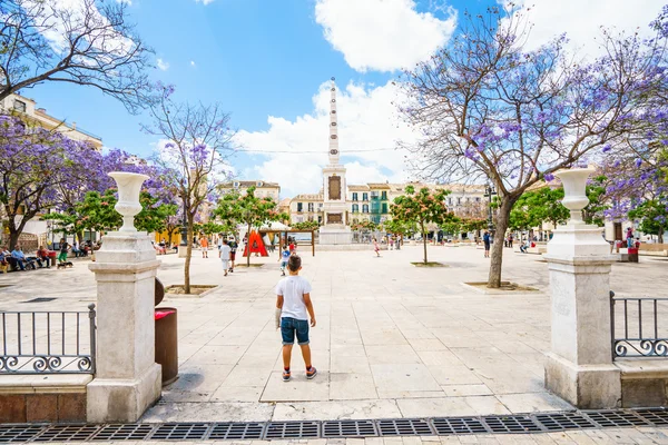 Vista en Plaza Merced con niños jugando al fútbol —  Fotos de Stock