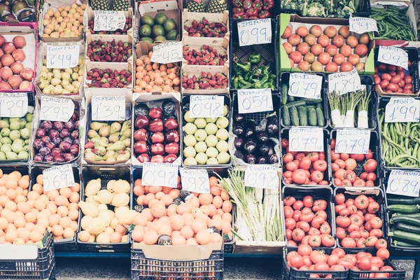 Färska livsmedel på marknaden — Stockfoto