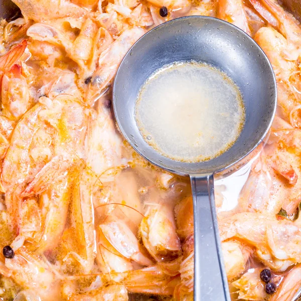 Garnelen kochen — Stockfoto