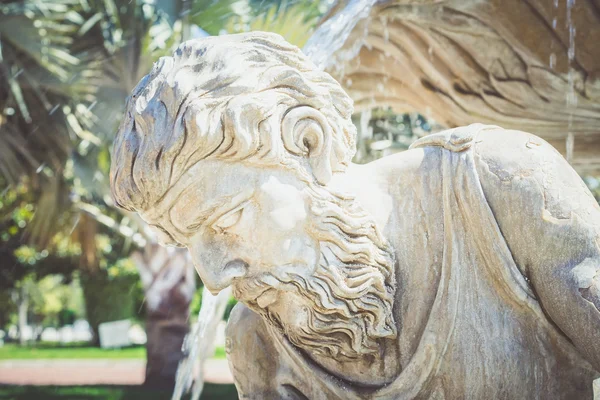 Detalhe da fonte com água de sopro — Fotografia de Stock