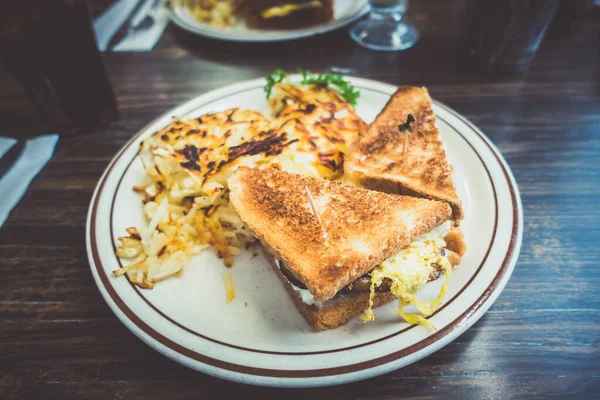 Bir Restoranda Amerikan Sandviçi — Stok fotoğraf