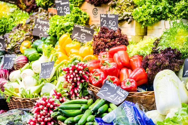 蔬菜种类与市场价格的横向升降 — 图库照片