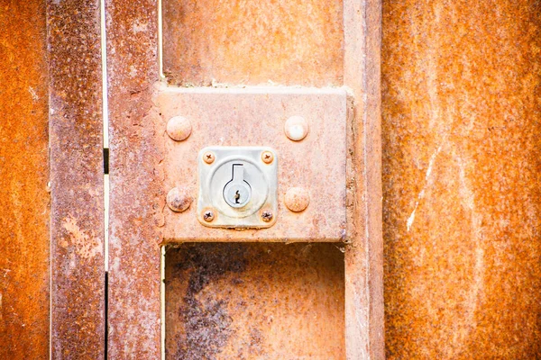 Primer Plano Cerradura Oxidada Vieja Puerta Metal —  Fotos de Stock