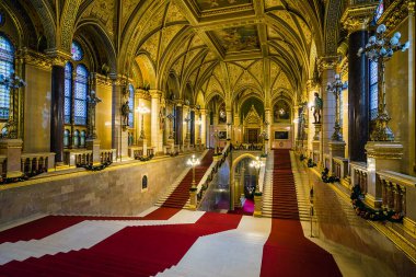 BUDAPEST, HUNGARY - 19 Aralık 2017: Macar Parlamento Binası Gotik Diriliş tarzında.