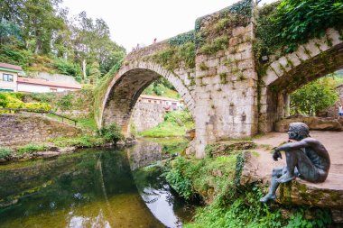 CANTABRIA, İspanya - 31 Ağustos 2016: Lierganes 'deki Fishman heykeli