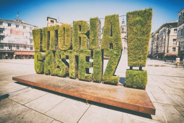 ALAVA, İspanya - 24 Ağustos 2016: İspanya 'nın ünlü Alava Meydanı üzerinde Vitoria Gasteiz yeşil çiti.