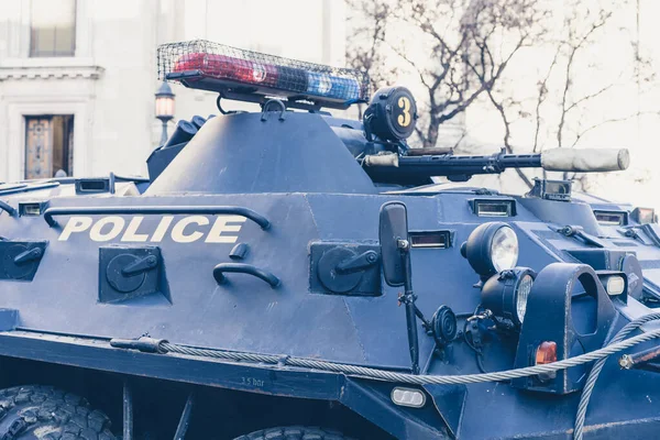 Budapest Hongarije December 2017 Blauw Gepantserde Politievoertuig Szent Istvan Square — Stockfoto