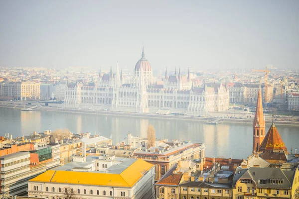 Budapest Ungern December 2017 Den Ungerska Parlamentsbyggnaden Ligger Gotisk Återupplivningsstil — Stockfoto