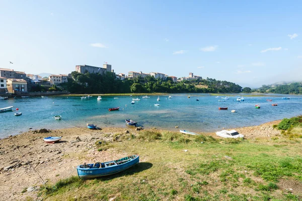 Cantabria Spanien August 2016 Blick Auf Verschiedene Der Bucht Schwimmende — Stockfoto