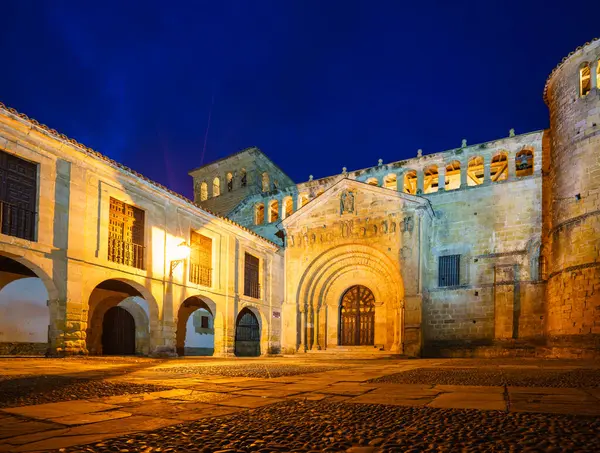 Santillana Del Mar Cantabria Espanha Agosto 2016 Vista Noturna Edifício — Fotografia de Stock