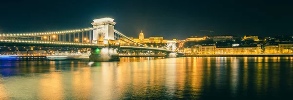 Macaristan Budapeşte Kentindeki Tuna Nehri Üzerindeki Zincir Köprü — Stok fotoğraf