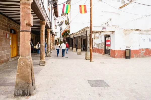 Ezcaray Rioja España 2016 Antigua Calle Estrecha Tiro Vertical Aire —  Fotos de Stock