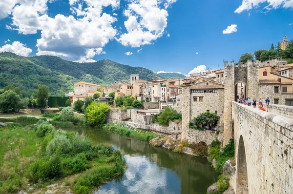Besalu.