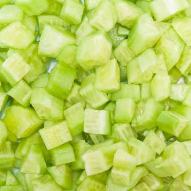 dilimlenmiş salatalık