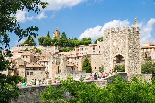 Besalu.