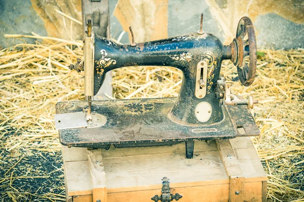 Starý šicí stroj — Stock fotografie