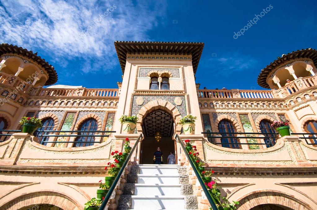 ТОРРЕМОЛИНОС, ИСПАНИЯ - 18 ОКТЯБРЯ: Дом Навахаса (Арабское Здание.