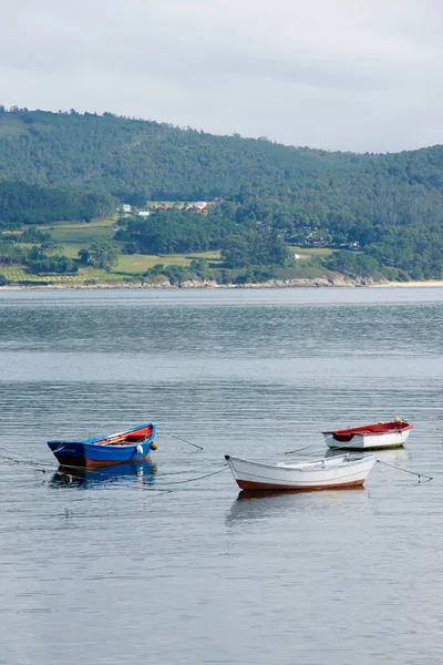 Boote in costa da morte, galicien, spanien — Stockfoto