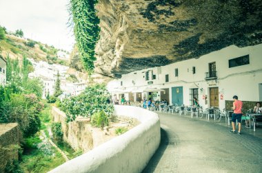 Setenil De Las Bodegas, İspanya - Eylül 07: Görünüm tarihi c