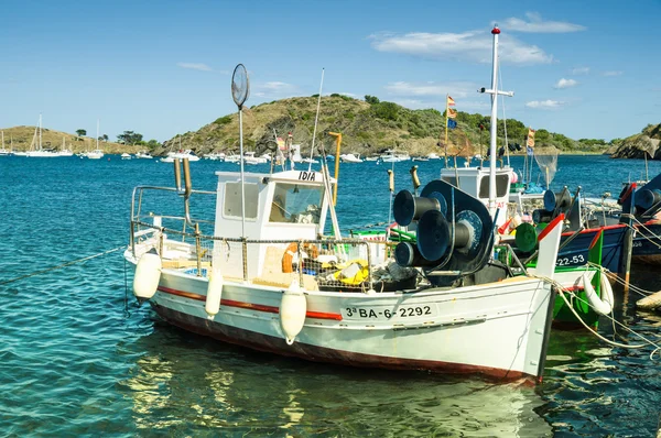 CADAQUES, SPAIN - JULY 21: View of Cadaques, one of the most tou — Stock Photo, Image