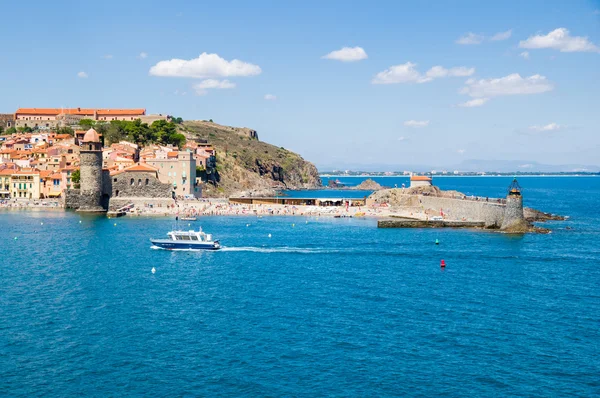 COLLIOURE, FRANCE - JULY  23: View of the small village of Colli — Stock fotografie