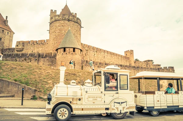 CARCASSONNE, FRANÇA - JULHO 25: cidade medieval de Carcassonne em J — Fotografia de Stock