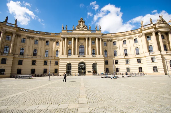Berlin, Almanya - 17 Eylül: Berlin Humboldt Üniversitesi. 17 Eylül 2013 tarihinde Berlin, Almanya'da Hukuk Fakültesi. 1810 yılında kurulan Berlin'in en eski üniversitelerinden biridir.. — Stok fotoğraf