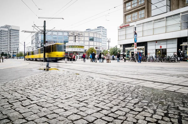 BERLIN, GERMANY - SEPTEMBER 19: typical yellow tram on September 19, 2013 in Berlin, Germany. The tram in Berlin is one of the oldest tram systems in the world. — ストック写真