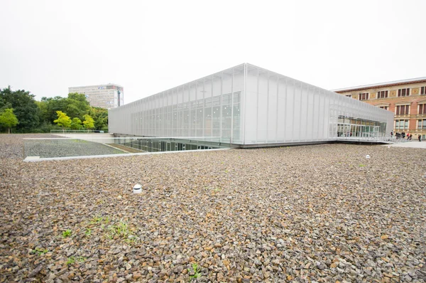 BERLIN, GERMANY - SEPTEMBER 16:  Topography of Terror on September 16, 2013 in Berlin, Germany. It is a modern museum area built on site of 1945 Gestapo and SS headquarters. 로열티 프리 스톡 사진