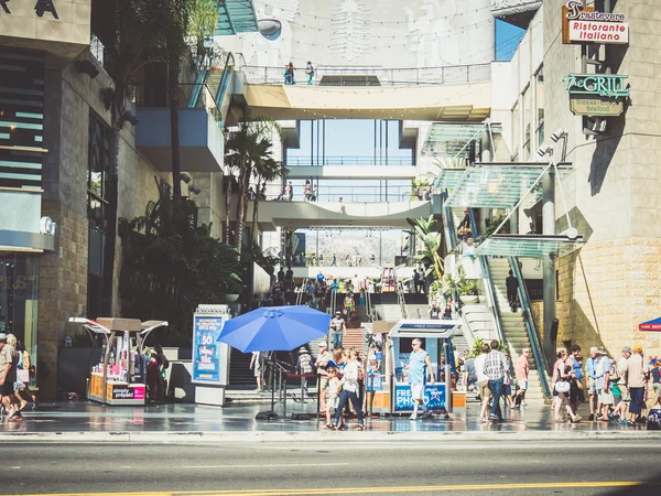 LOS ÁNGELES, EE.UU. - 20 DE SEPTIEMBRE: Paseo de la fama en Hollywood el 20 de septiembre — Foto de Stock