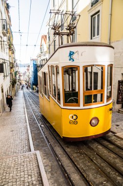  LISBOA, PORTUGAL - NOVEMBER 28: Traditional yellow tram/funicular (Bica elevator) on November 28, 2013 in Lisbon, Portugal.The Bica funicular was opened on 28 June, 1892.