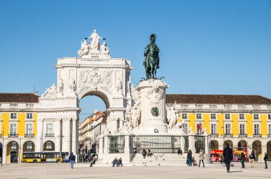  LISBOA, PORTUGAL - NOVEMBER 28: Square of Commerce (Terreiro do Paco) on November 28, 2013 in Lisbon, Portugal. On 1 February 1908, the square was the scene of the assassination of Carlos I, the penu