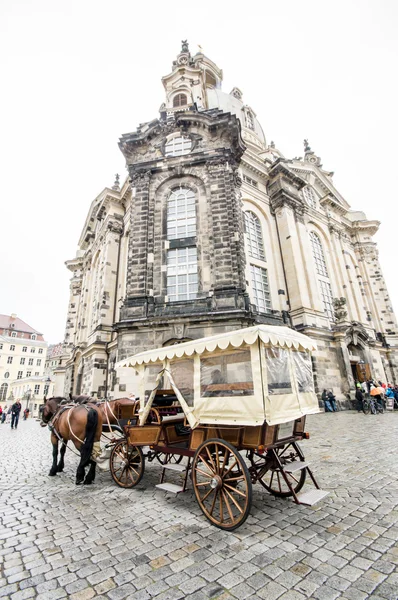 Dresden, Tyskland-september 22: kyrkan av vår Lady (Frauenkirche) på september 22, 2013 i Dresden, Tyskland. Frauenkirche byggdes i 18th century. — Stockfoto