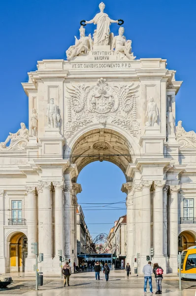 LISBOA, PORTUGAL - NOVEMBER 28: Square of Commerce (Terreiro do Paco) on November 28, 2013 in Lisbon, Portugal. On 1 February 1908, the square was the scene of the assassination of Carlos I, the penu — Stock Photo, Image