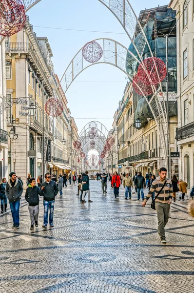 LISBOA, PORTUGAL - NOVEMBER 28: Rua da Prata at Christmas on November 28, 2013 in Lisbon, Portugal. Lisbon is the capital and the largest city of Portugal with a population of 547,631. — Stock Photo, Image