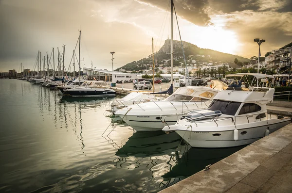 L'ESTARTIT, SPAIN - JULY 18: View of L'Estartit in Costa Brava o — 스톡 사진