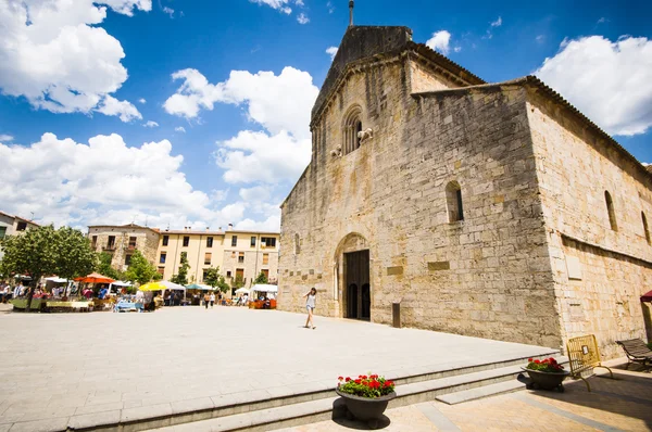 BESALU, SPAIN - JULY 20: : View of historic center (medieval vil — Stock Photo, Image