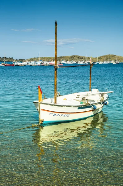 Cadaqués, Spanien - 21 juli: Visa av Cadaqués, en av de mest tou — Stockfoto