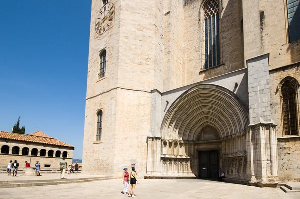 GIRONA, ESPANHA - JULHO 18: Vista do centro histórico em 18 de julho de 201 — Fotografia de Stock