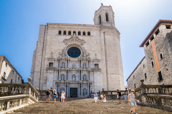 GIRONA, ESPANHA - JULHO 18: Vista do centro histórico em 18 de julho de 201 — Fotografia de Stock