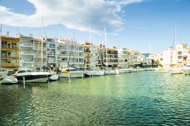 Empuriabrava, İspanya - 21 Temmuz: Costa sutyen Empuriabrava görünümünü