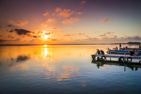 Valencia, Hiszpania - 14 lipca: Grupa turystów w Albufera lipca — Zdjęcie stockowe