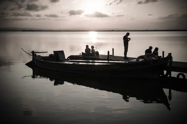 Valencia, Hiszpania - 14 lipca: Grupa turystów w Albufera lipca — Zdjęcie stockowe